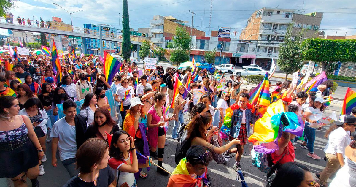 Pintados de arcoíris, fiesta y orgullo, celebra Guanajuato a la comunidad LGBTQ+