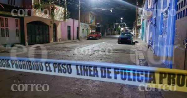 Balacean a tres jóvenes en un domicilio en la colonia San Agustín de León