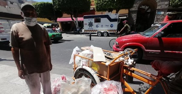 Juanito abandonó todo para ayudar a su hermana; ahora pepena basura para sobrevivir