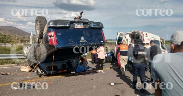 Aparatosa volcadura deja un muerto en carretera de Salamanca