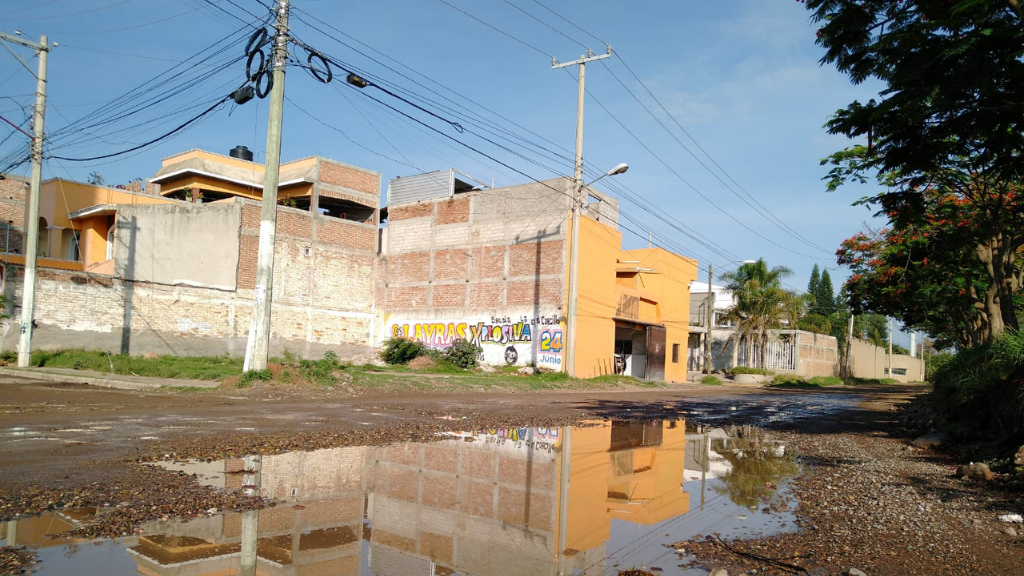 Tras lluvias, exigen rehabilitación de camino de terracería cerca del Río Silao