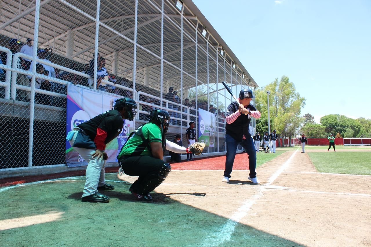 Con partido, inauguran el Estadio Municipal de Béisbol recién remodelado en Romita