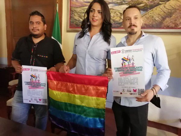 Comunidad LGBTQ+ recolecta firmas para garantizar sus derechos