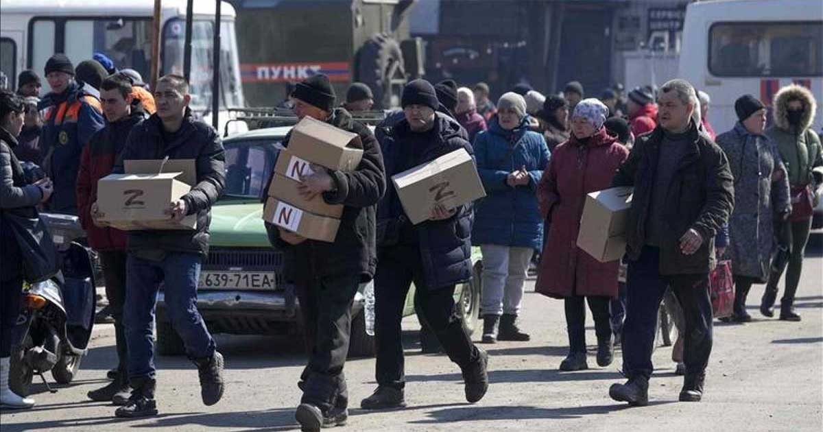 Rusia acelera acciones en Ucrania: ofrece ciudadanía por vía rápida entre ataques