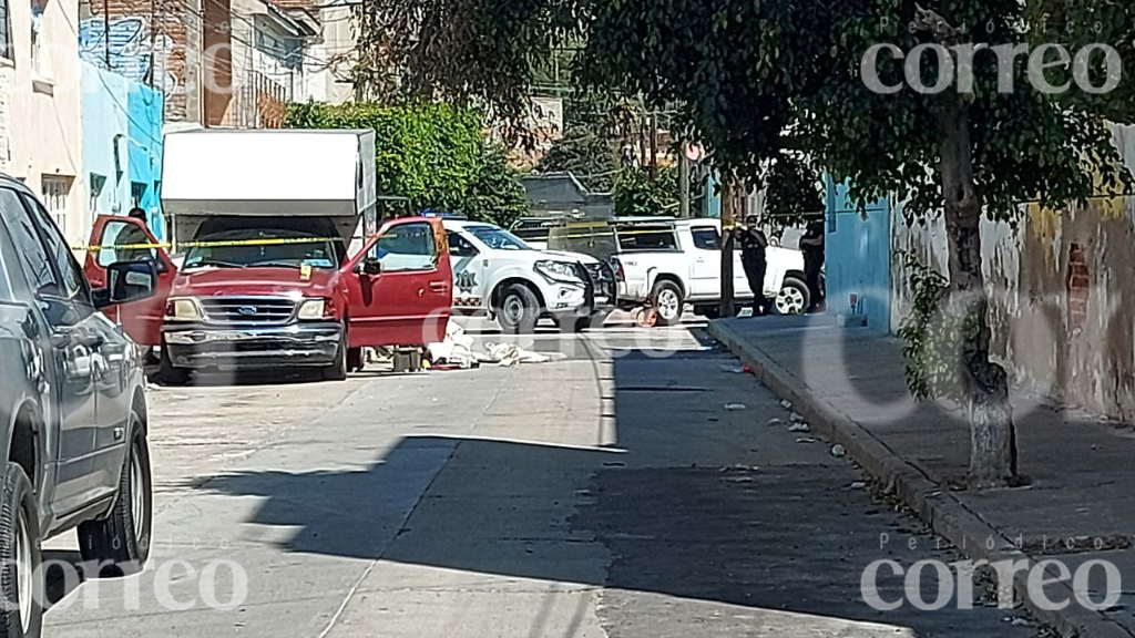 León: En el interior de una camioneta, encuentran el cadáver de un hombre