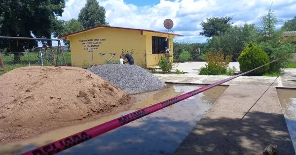 Lluvias inundan la primaria de San Antonio del Llano en San José Iturbide