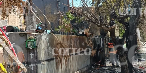 Incendio consume casa en la colonia Renacimiento de Celaya