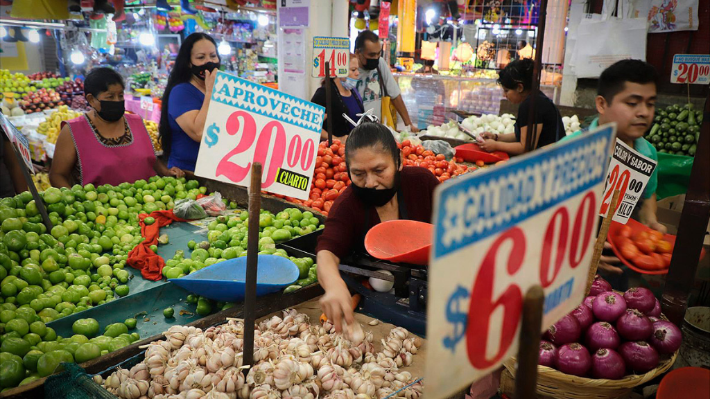 Inflación llega a 8.76%; los alimentos siguen aumentando su precio