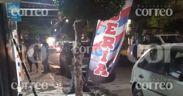 Ataque armado en barbería de Celaya deja una mujer muerta en Paseo de los Olivos