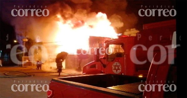 Exigen pago de 3.2 mdp a Centro Bodeguero por daños a bomberos en León