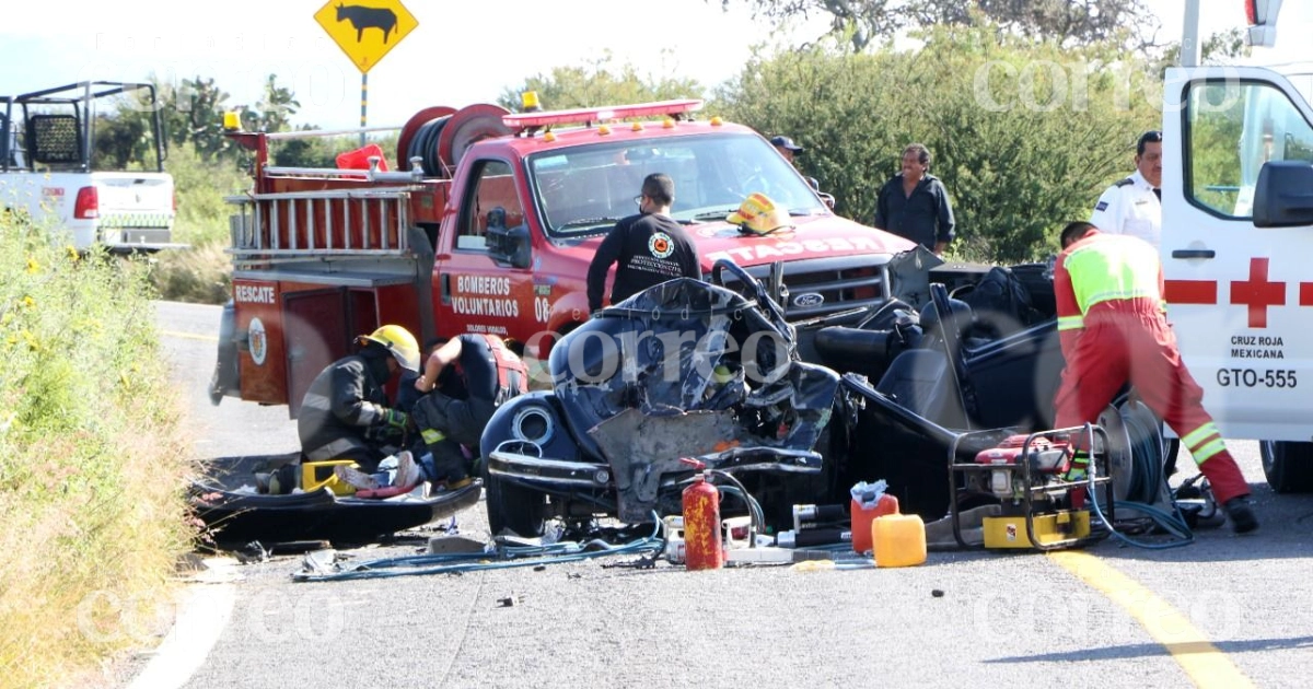 Pareja fallece en choque en Dolores Hidalgo; su hija de 16 años está lesionada