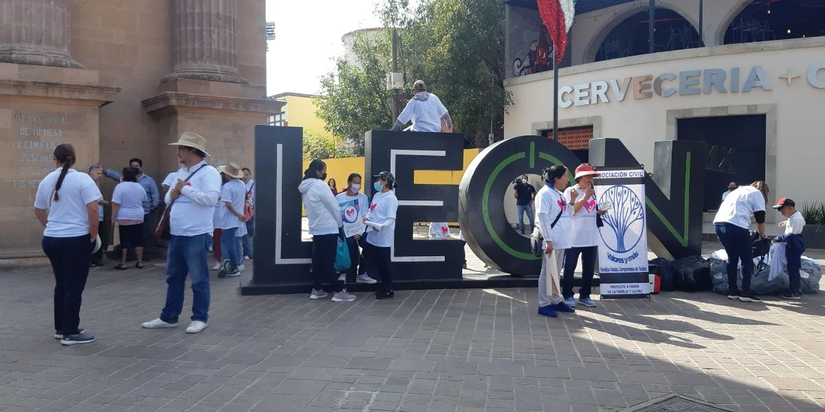 Padres, madres y niños marchan en contra del modelo educativo de la SEP