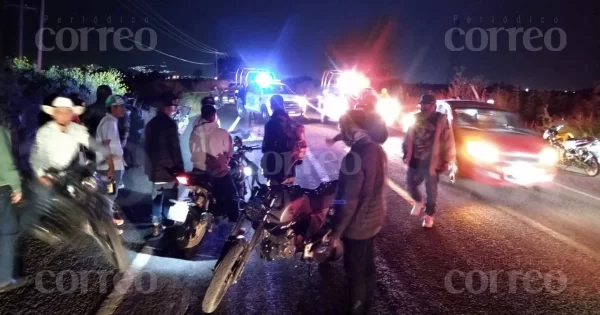 Dos jóvenes se accidentan en moto en Irapuato; uno fallece y el otro está grave