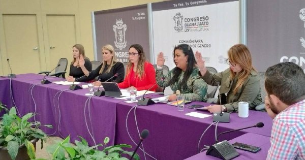 Ofrece IMUG foro de igualdad laboral… con hombres liderando mesas