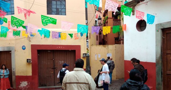 Clausuran Callejón del Beso en Guanajuato capital, entre conflictos