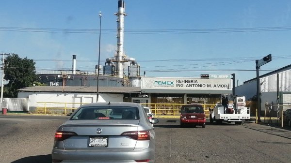 Trabajadores de RIAMA esperan plantear sus inquietudes a AMLO en su visita a la refinería