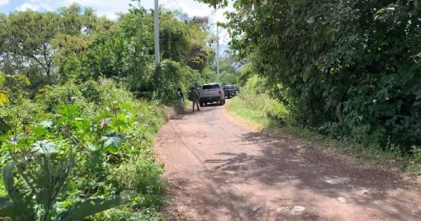 Encuentran a hombre con disparo en la cabeza sobre terracería de Salvatierra