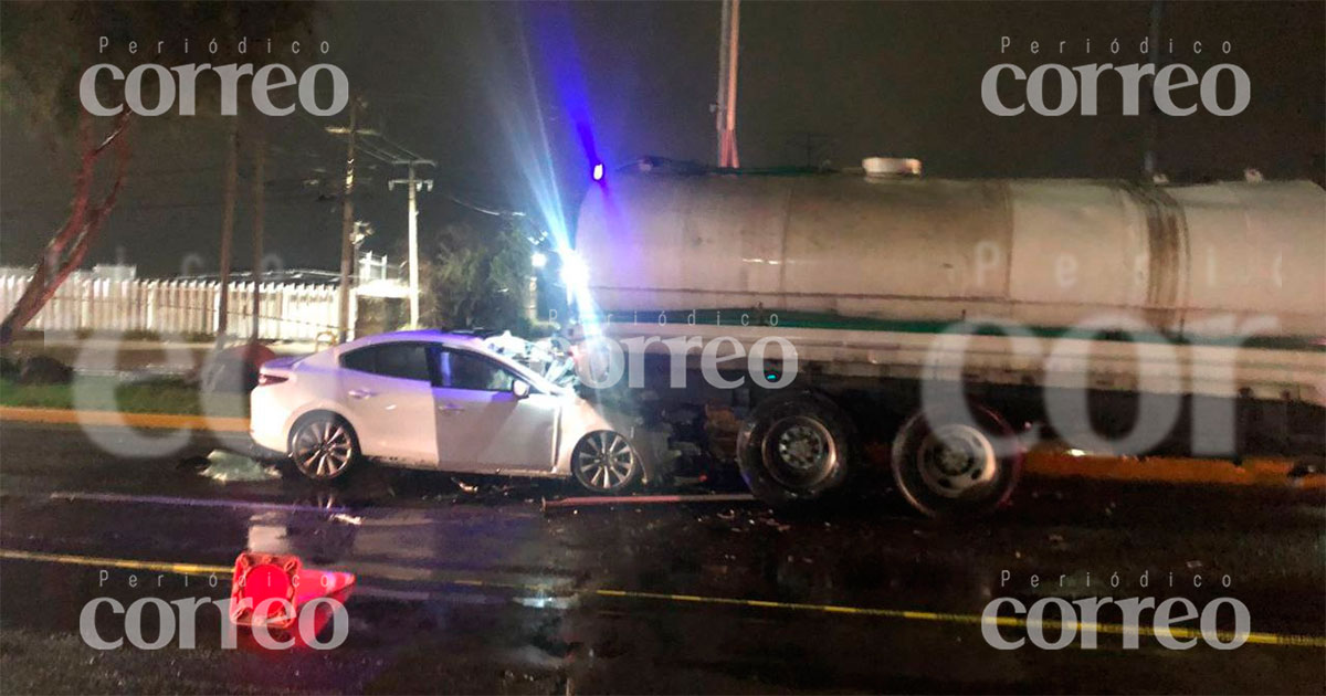 Conductor pierde la vida al chocar contra pipa de agua en San José el Alto, León