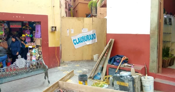 Se multiplican críticas por clausura del Callejón del Beso en Guanajuato