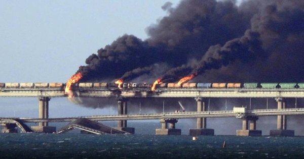 Colapsa único puente entre Ucrania y Rusia tras explosión de tanque de combustible