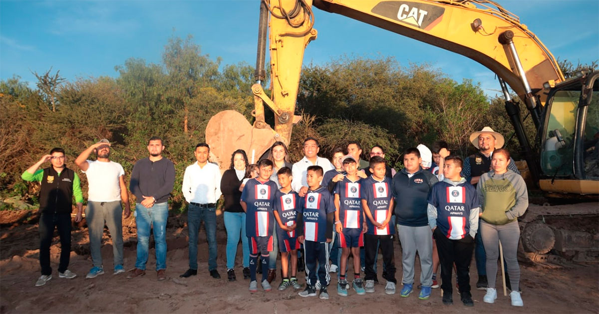 Darán regalo a niños de La Noria de Alday, San Diego de la Unión; construyen cancha de fut