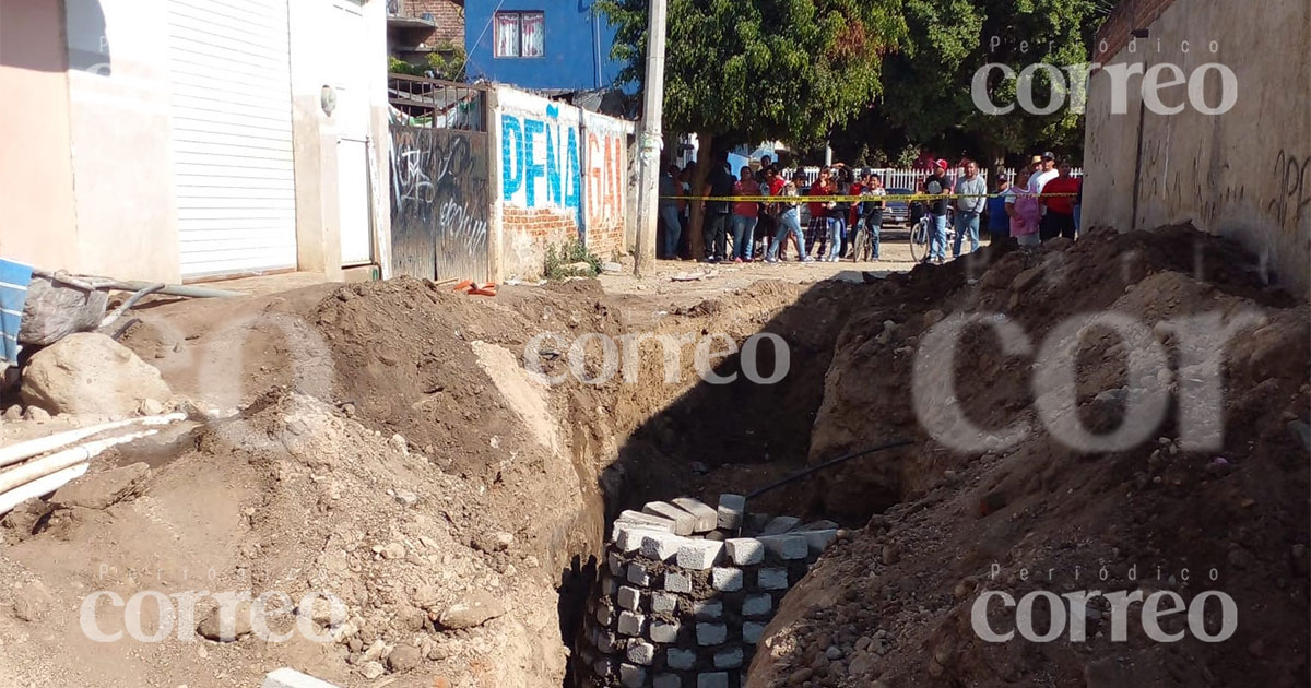 Derrumbe deja un trabajador muerto en obra de drenaje de Silao