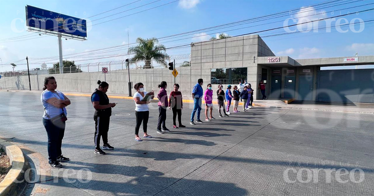 Hartos de la inseguridad, vecinos de Nogalia en Irapuato toman el Solidaridad