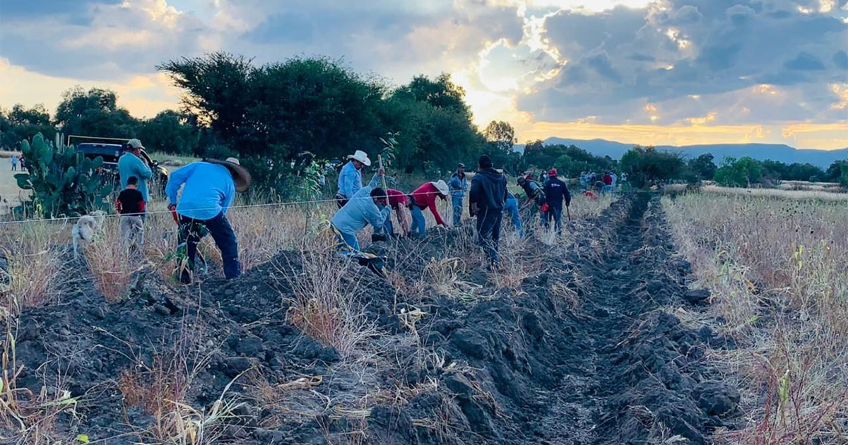 Intentan cercar campo de la Yerbabuena en San José Iturbide; habitantes lo impiden