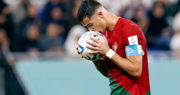 Cristiano Ronaldo anota en su quinto mundial, es el primero en la historia