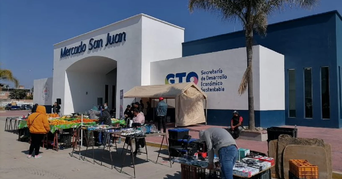 Tras manifestaciones, comerciantes se reubican en explanada de Apaseo el Grande