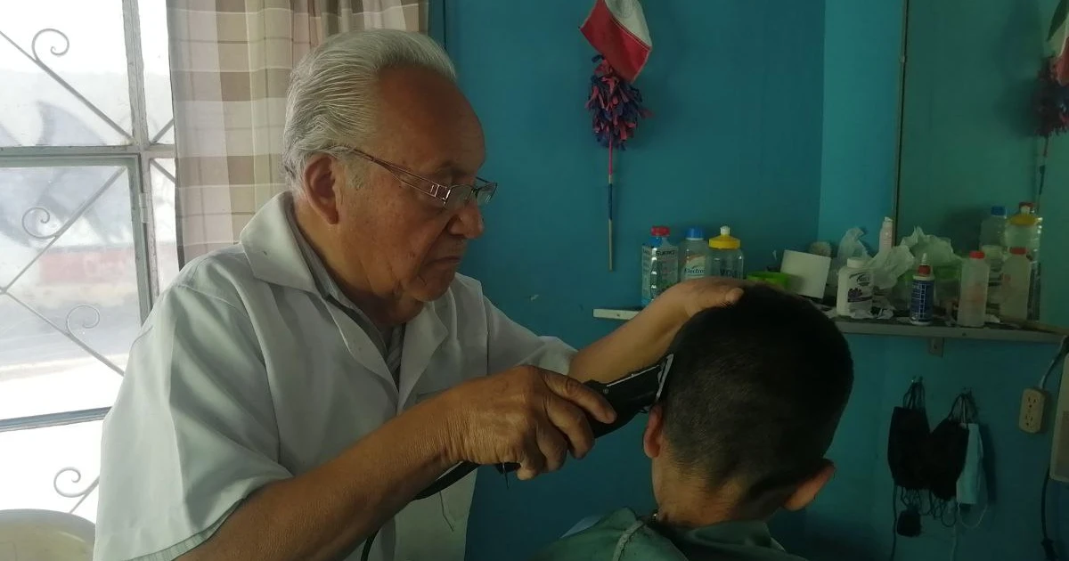 Por más de 60 años, don José ha perpetuado la tradición de los peluqueros en Salamanca