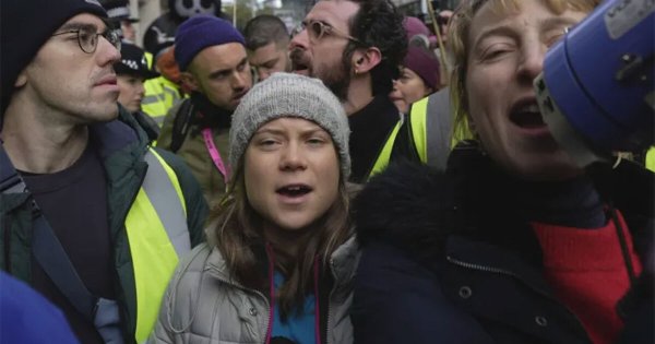 Detienen a Greta Thunberg en protesta contra combustibles en Londres 