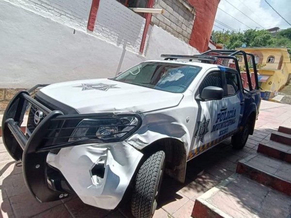 Denuncian choques recurrentes de patrullas en Xichú por exceso de velocidad de policías