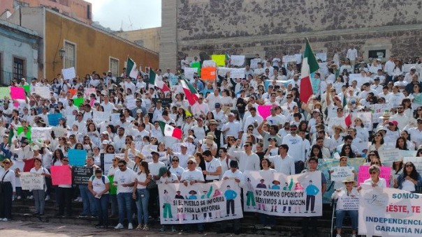 Miles de empleados se manifiestan en Guanajuato en defensa del Poder Judicial