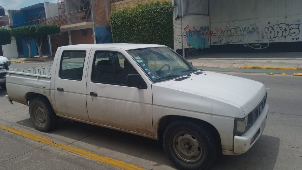 Les falla camioneta oficial a rateros y la abandonan en Purísima del Rincón