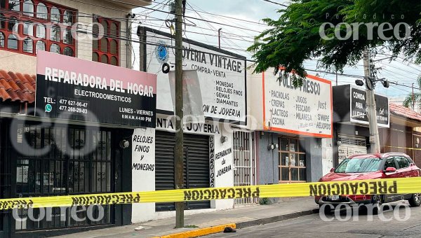 Dueña de joyería en León sale herida en intento de robo