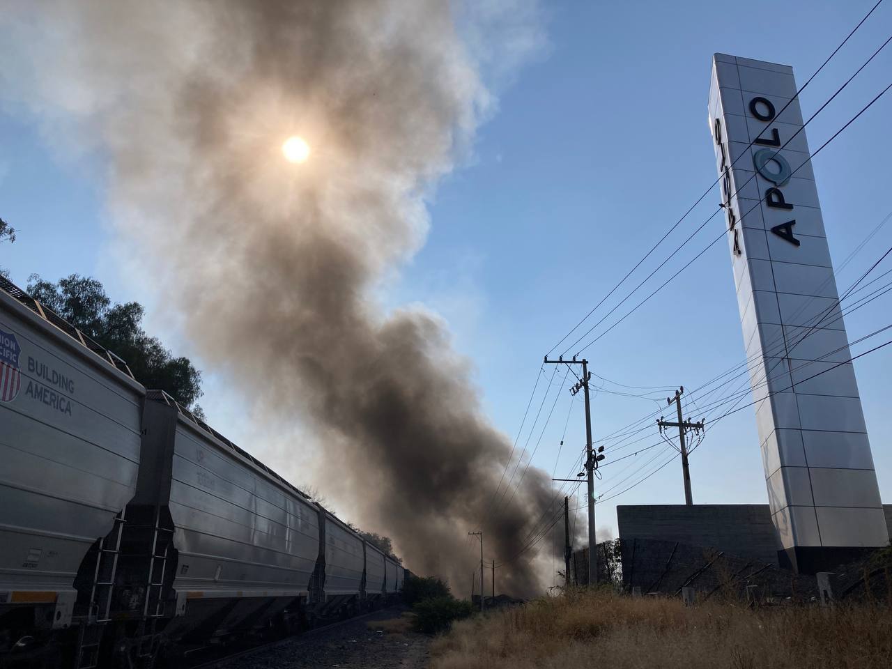 Reaviva incendio en el Parque Industrial Apolo de Silao; humo intoxica a la población 