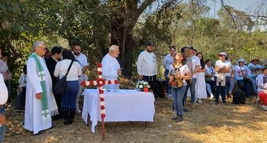 “Viven en nuestra memoria“: colectivo conmemora a víctimas de fosas de Salvatierra