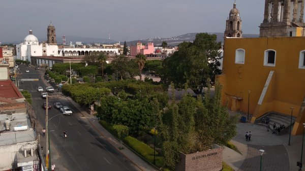 Así es como buscan evitar accidentes en la en la plazuela Miguel Hidalgo de Irapuato