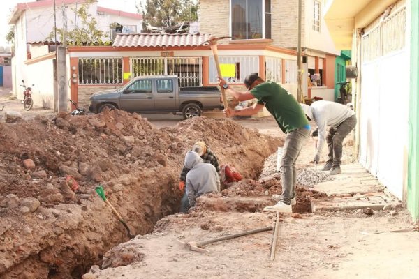 Inicia rehabilitación de drenaje en la comunidad La Luz, Salamanca, para evitar inundaciones 