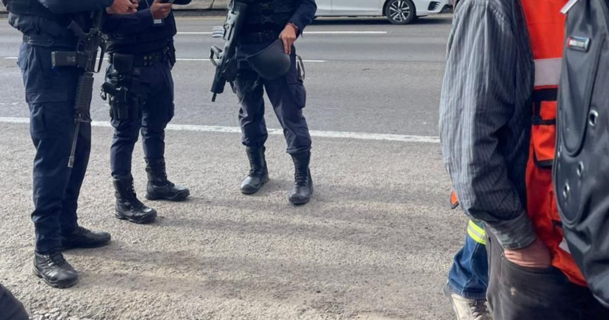 Transportistas denuncian acoso de FSPE y policías en su protesta contra Walmart Silao 