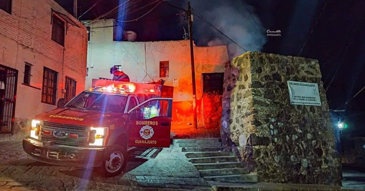 Incendio en San Clemente alarma a vecinos del barrio del Terremoto en Guanajuato 