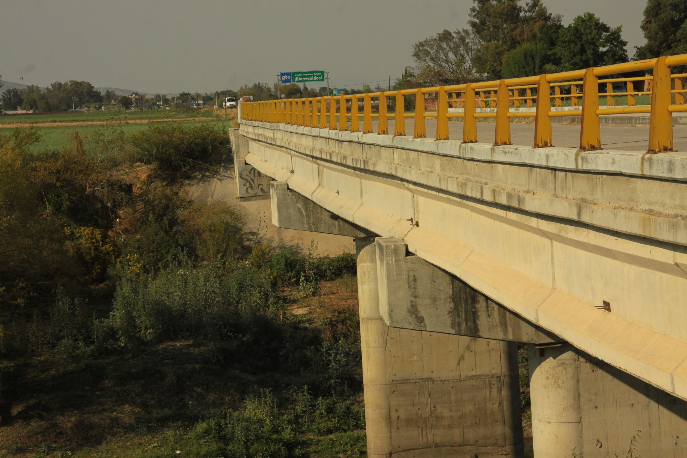 Tras seis años de abandono, habitantes de Maritas esperan la finalización del puente en Abasolo