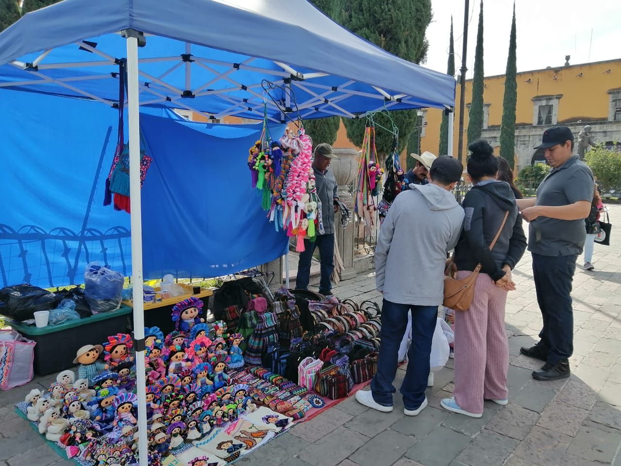 ¿Y la humildad? Párroco de Acámbaro quiere quitar a comerciantes en atrio de parroquia