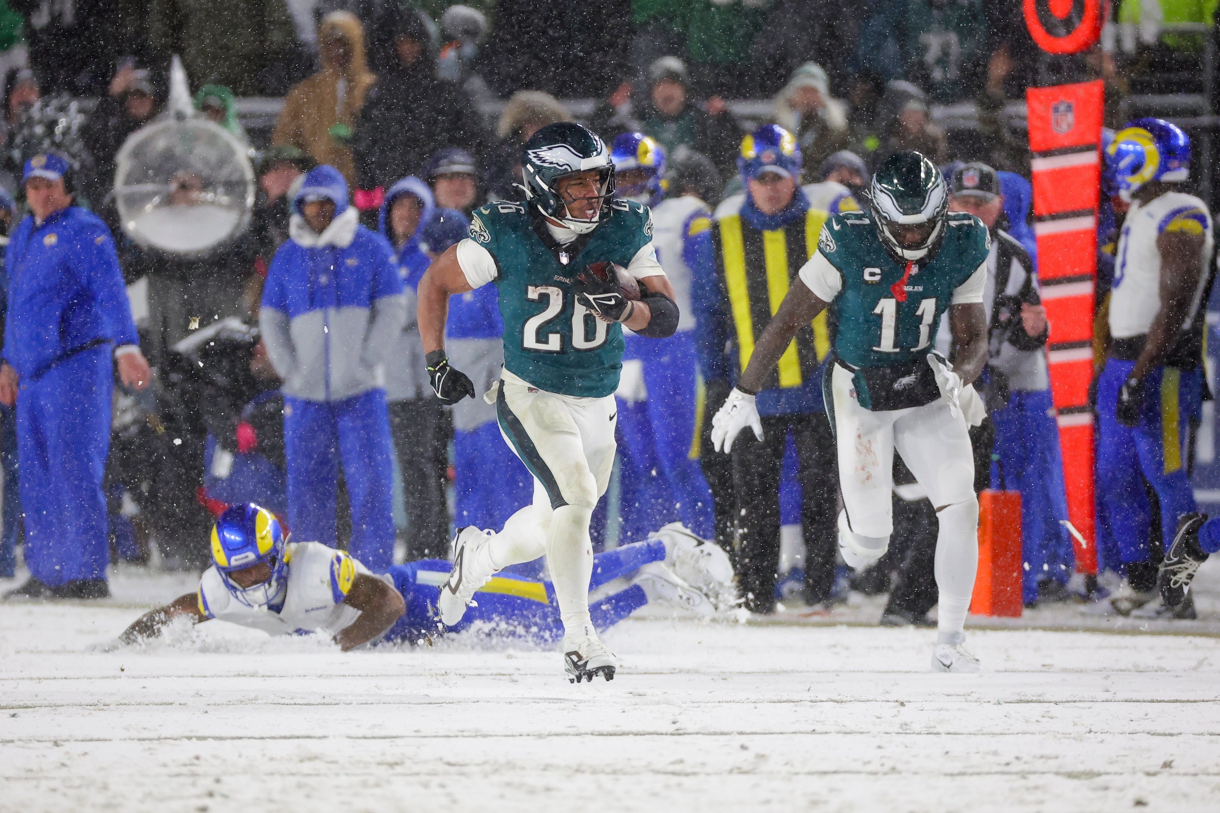 Saquon Barkley lidera a los Eagles hacia la Final de la NFC con una épica victoria bajo la nieve