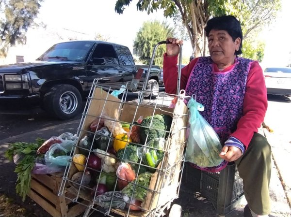 Doña Teresa enfrenta baja venta de verduras por cuesta de enero en Salamanca