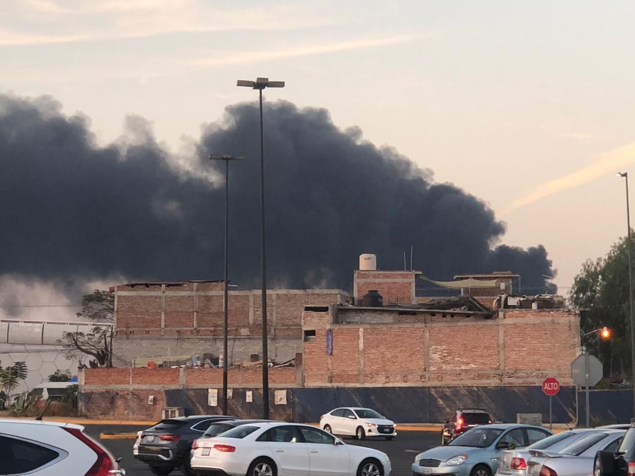 Fuerte  humareda genera alarma en Celaya, ¿qué pasó? 