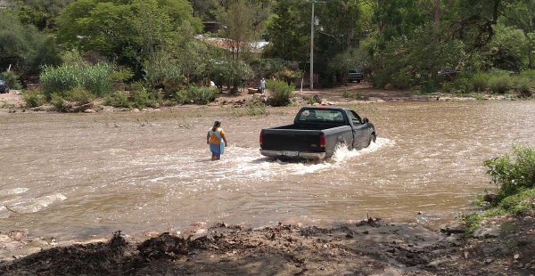 Avanza proyecto de construcción de puente sobre el Río Temascatío: Hernández