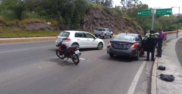 Accidente deja a un menor lesionado y daños materiales