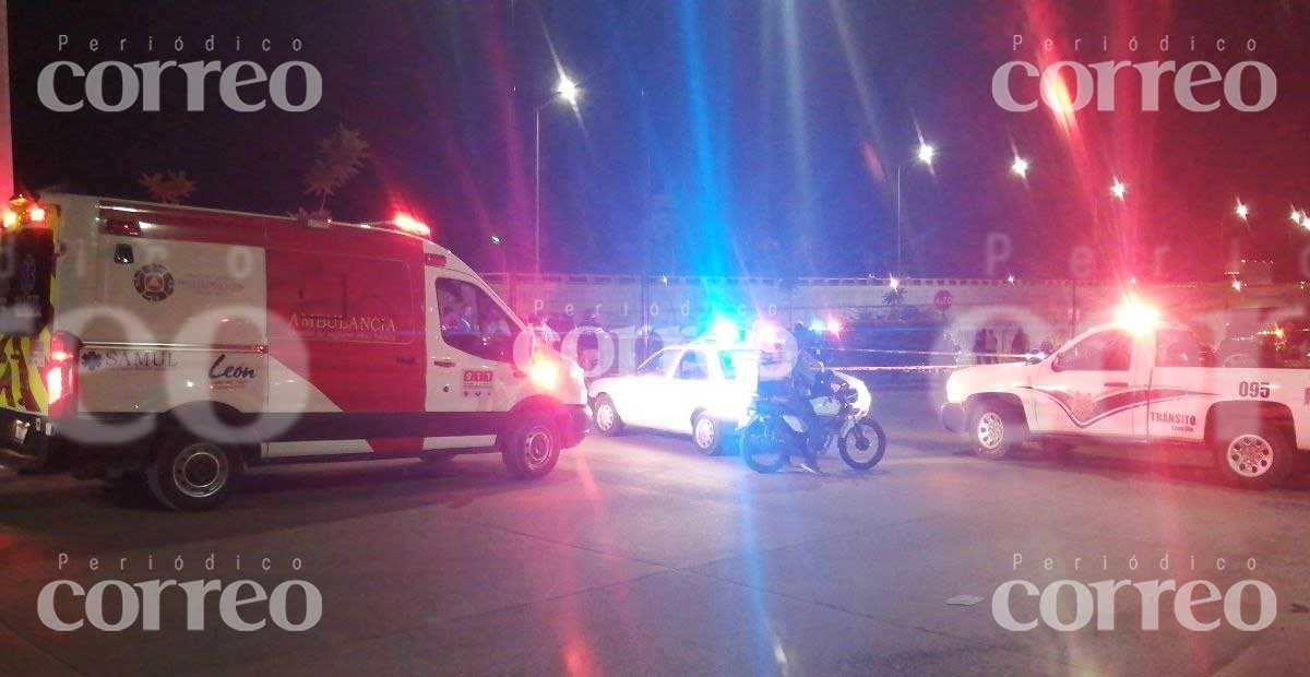 Durante accidente automovilista sale proyectado y es aplastado por su propio coche